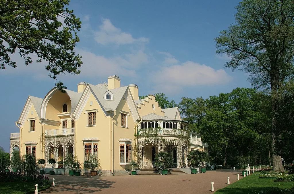 Guided tour of the Cottage Palace and  park Alexandriya